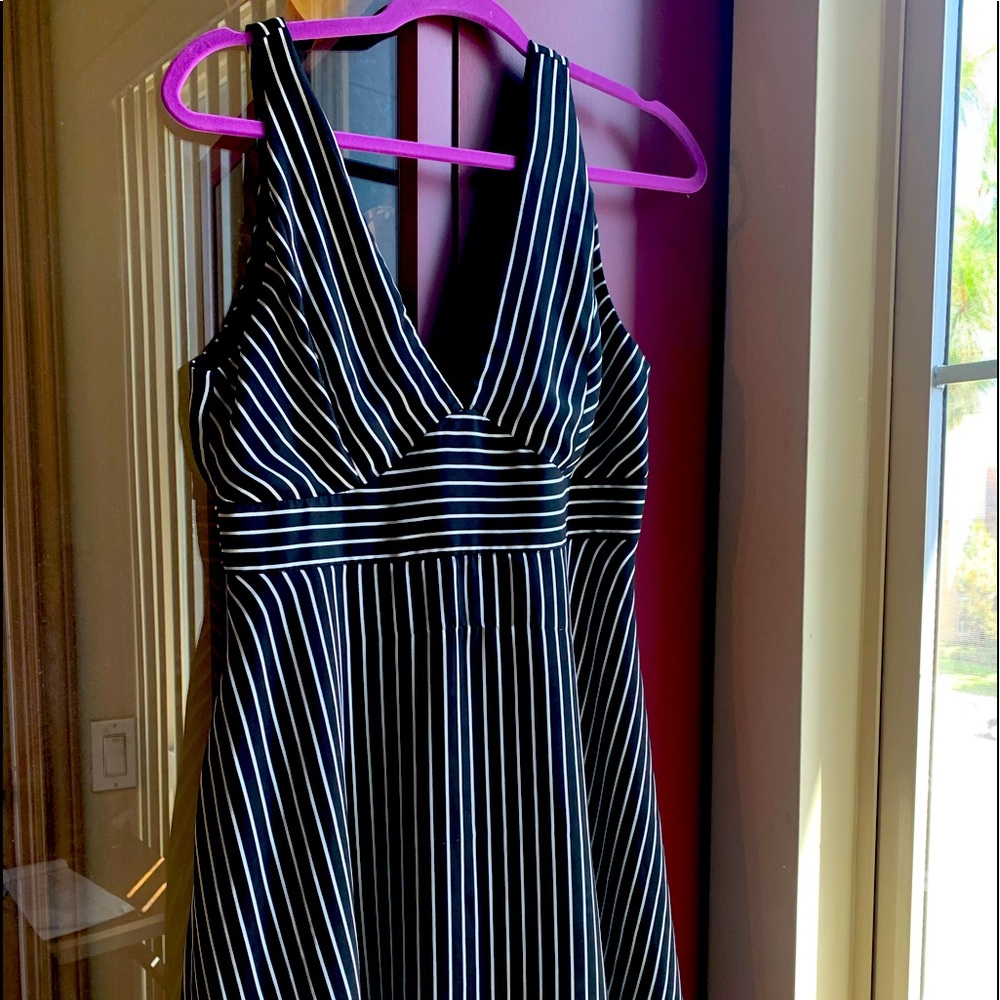 Marilyn classic but make it black with stripes 🖤